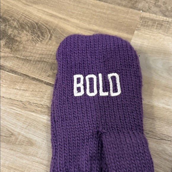 Lightly worn Purple Minnesota Knit Mittens - Picture 10 of 11